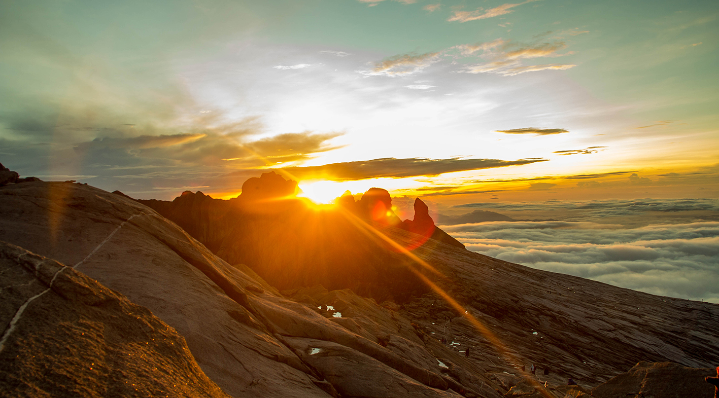 Soluppgången på Kinabalu är fantastisk.