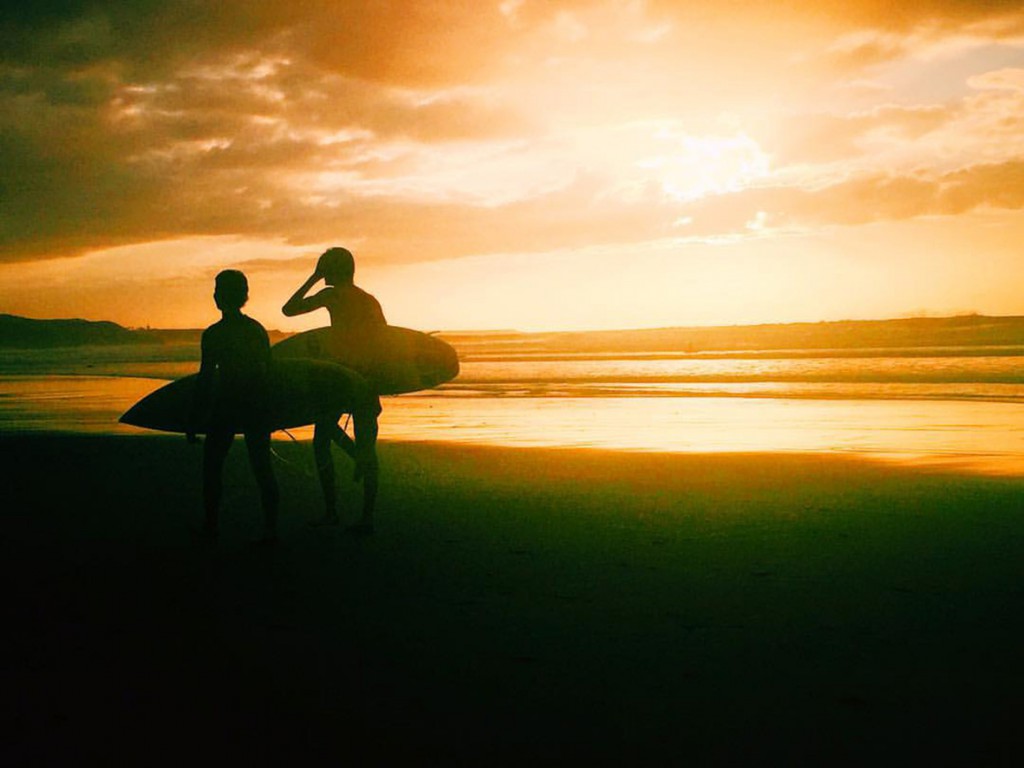 Surf at Back beach, New Plymouth