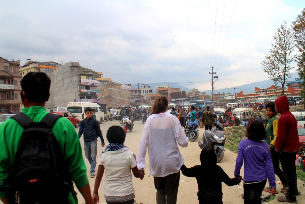 Vi gick i över fyra timmar genom ett Katmandu i kaos. Foto: Josefine Nilsson